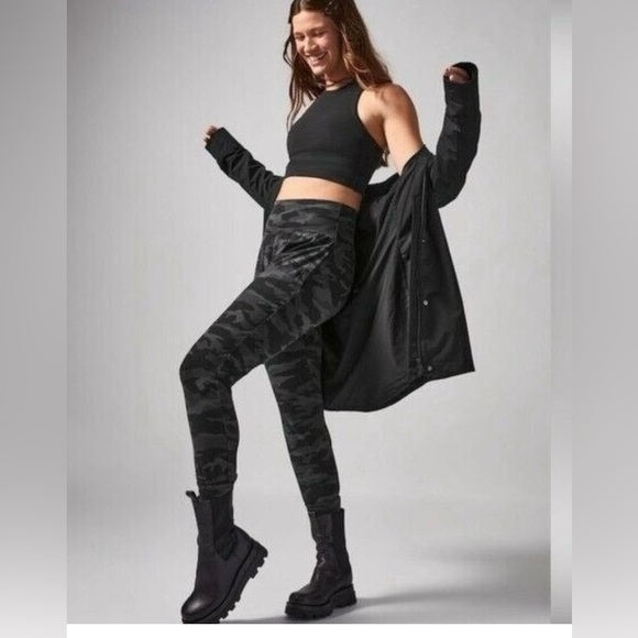 Athleta Salutation Camo Jogger - Picture 2 of 8